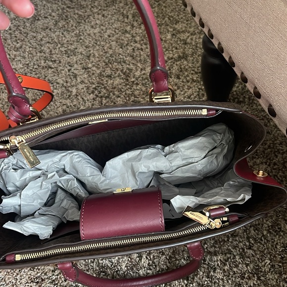 Michael Kors monogram satchel bag - Picture 6 of 13